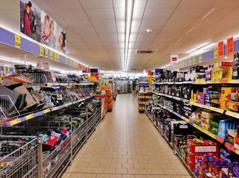Learn what ingredients are banned in the US but not in Europe, why the list is short, and how FDA and EU rules differ in 2026.